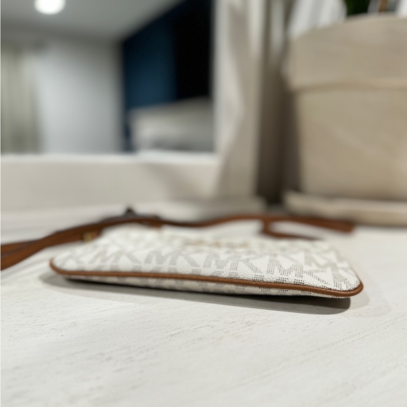 Michael Kors Small Crossbody - Picture 3 of 8